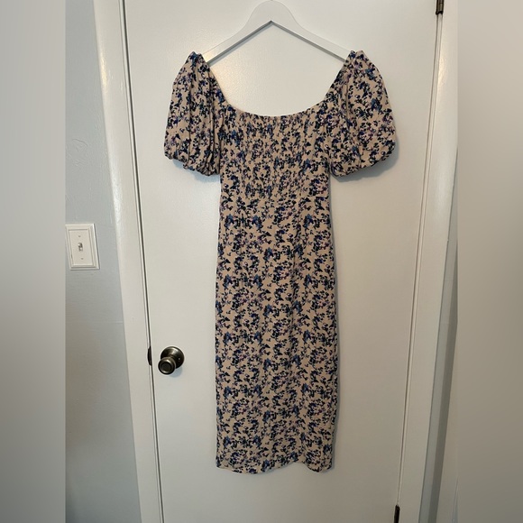 ASTR The Label. Square Neck Bubble Sleeve Dress - Picture 2 of 4